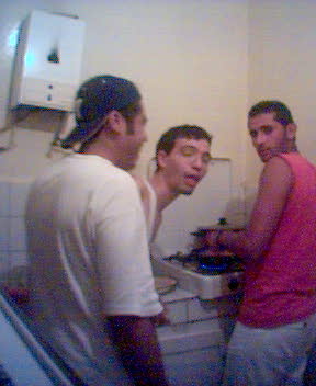 entr1 de préparé notre diné  la   je croi k'elle est PRESKE 00H20 NUIT  lol..